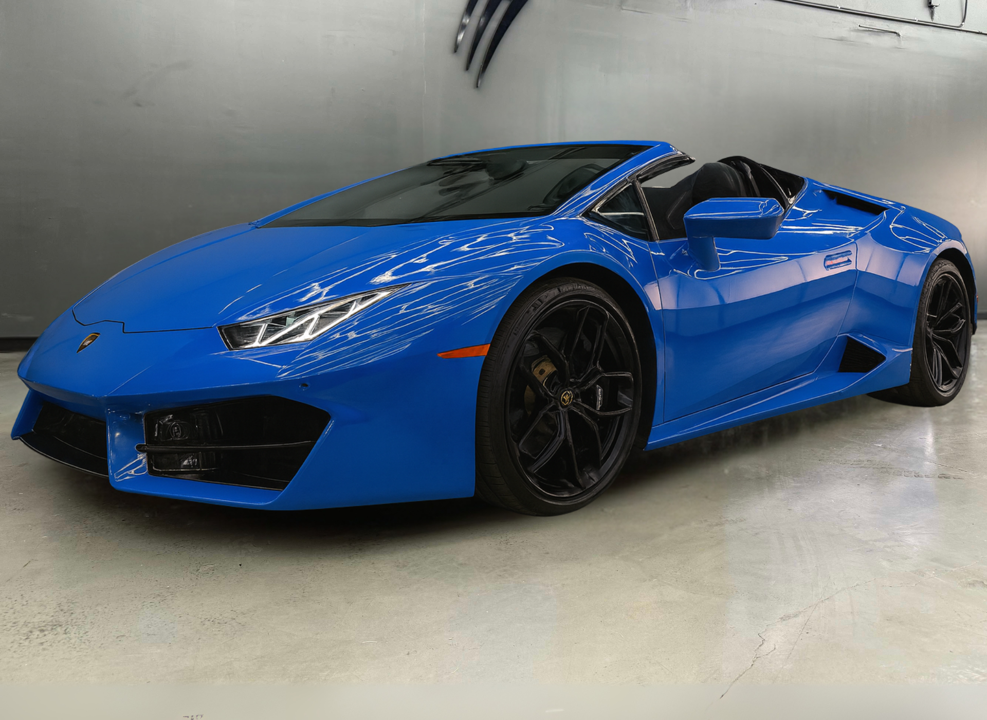 Blue Lamborghini Huracan Spyder Rental In Las Vegas