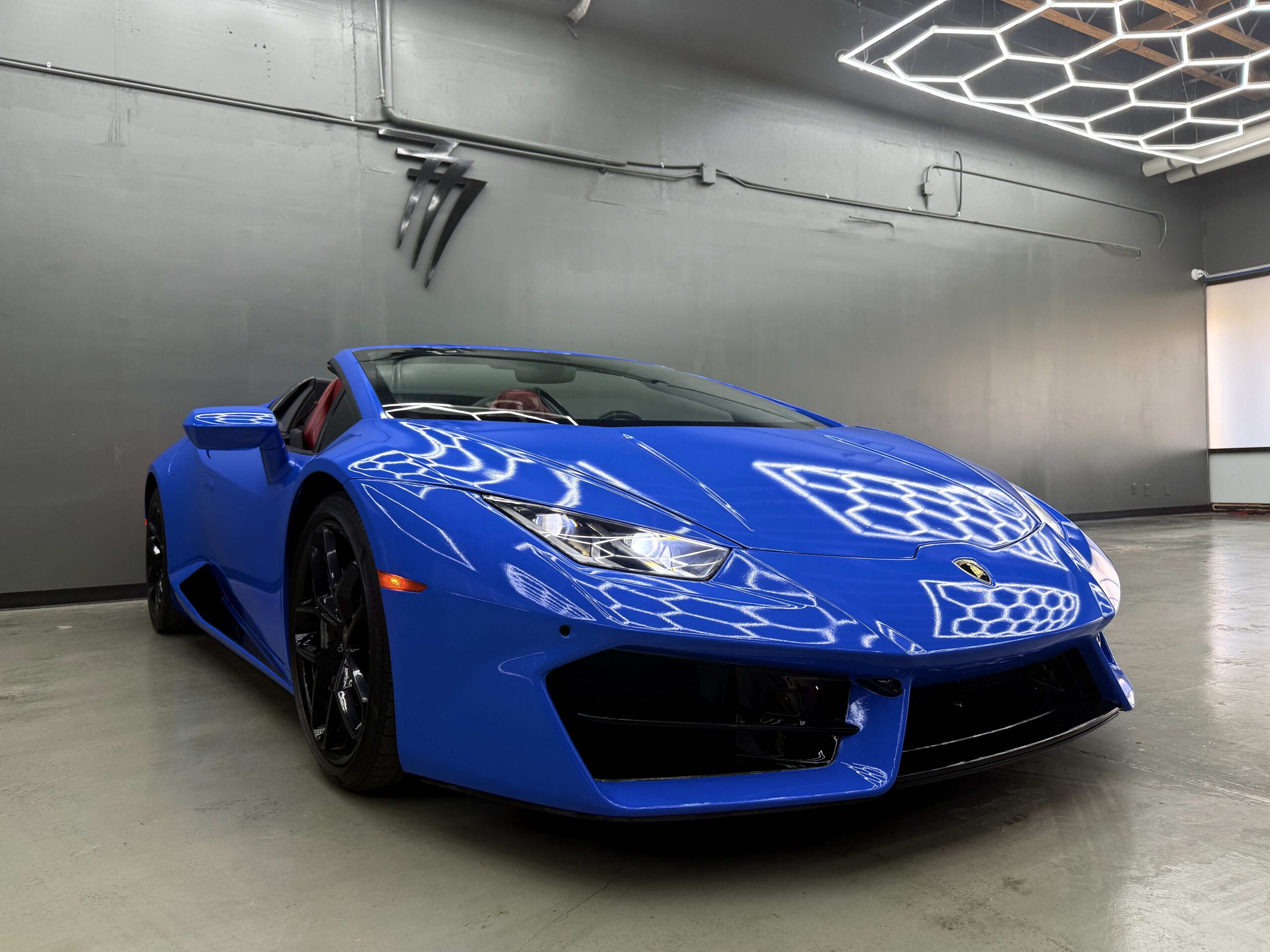 Blue Lamborghini Huracan Spyder Rental In Las Vegas