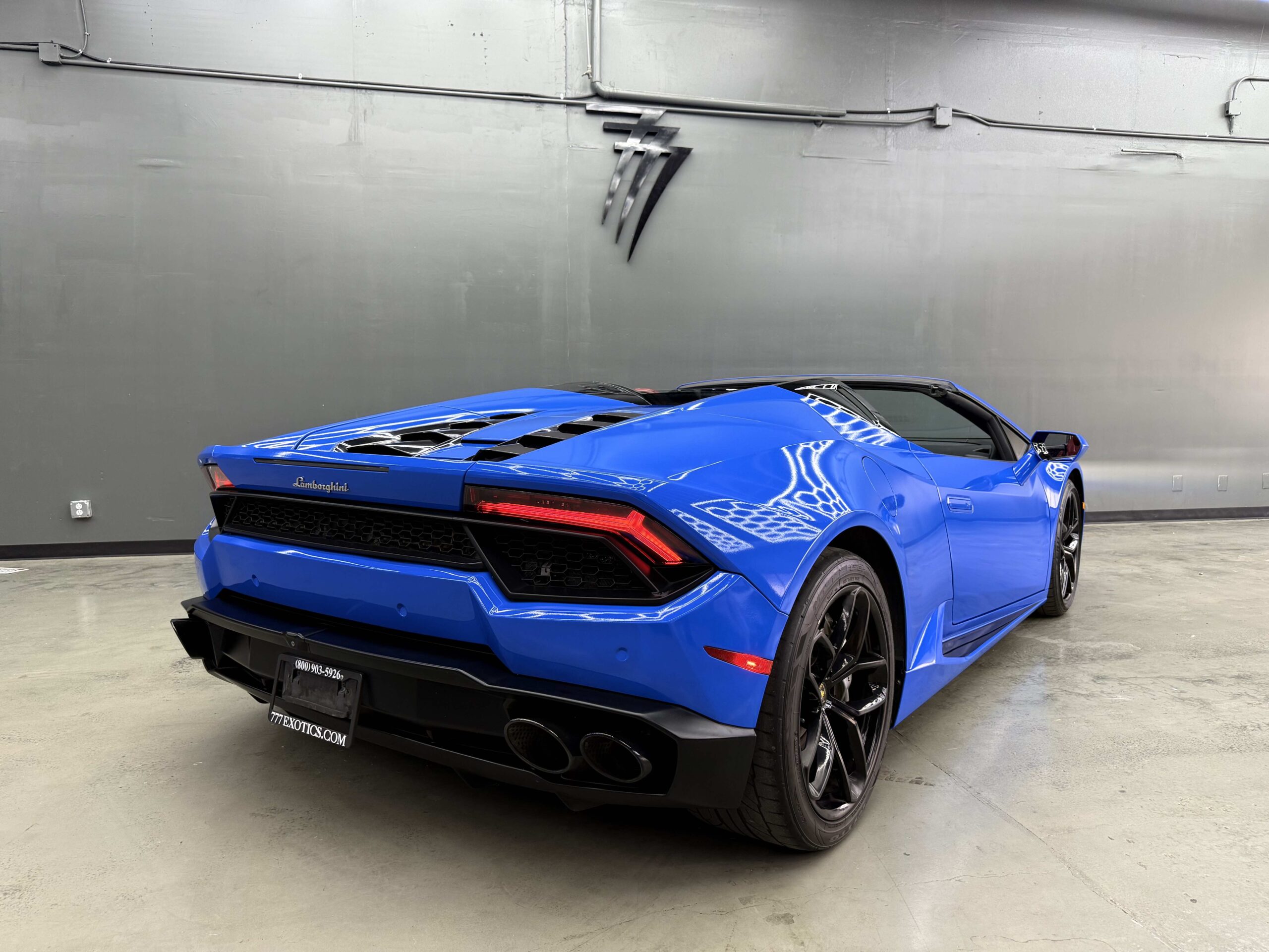 Blue Lamborghini Huracan Spyder Rental In Las Vegas