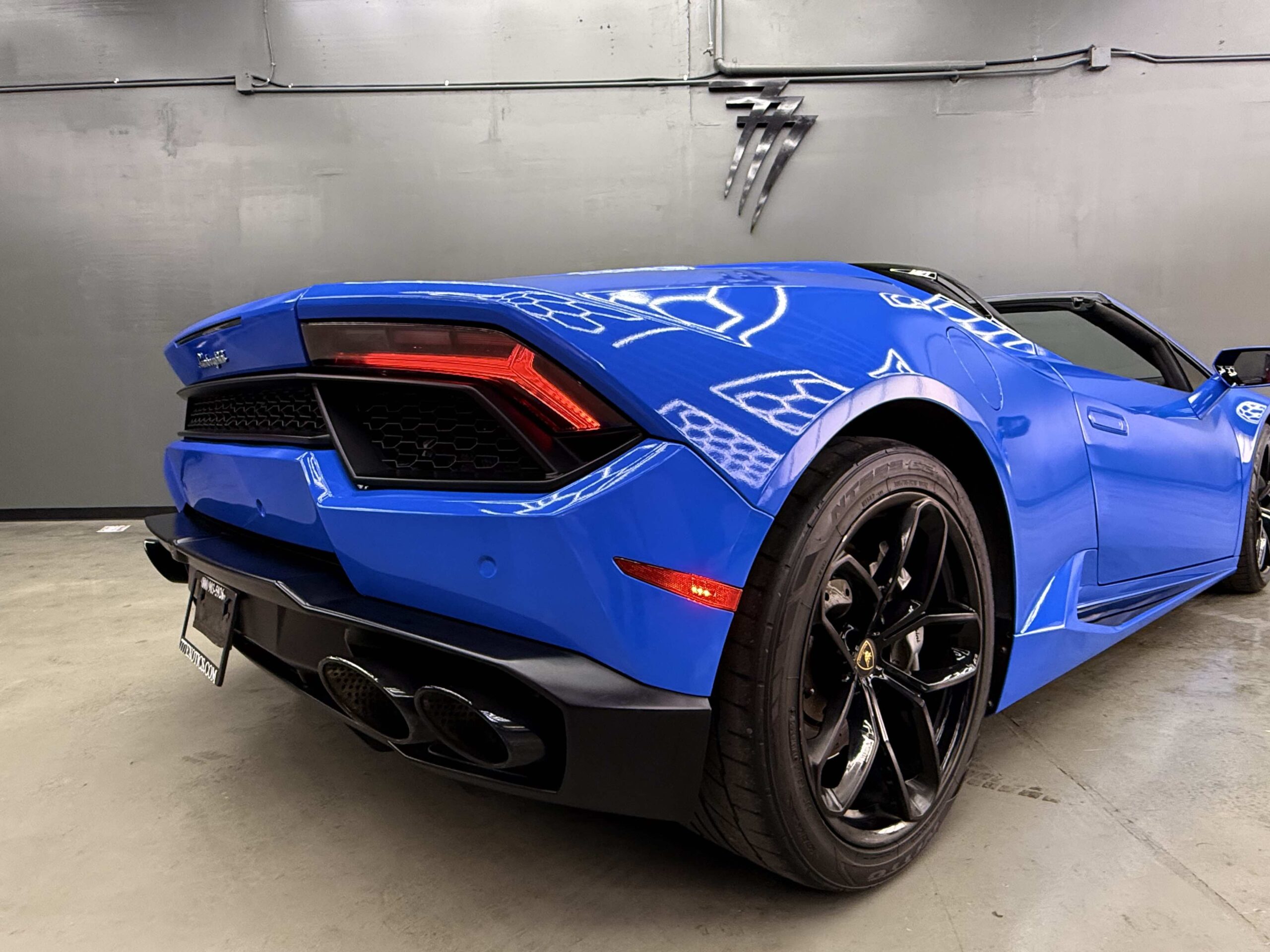 Blue Lamborghini Huracan Spyder Rental In Las Vegas