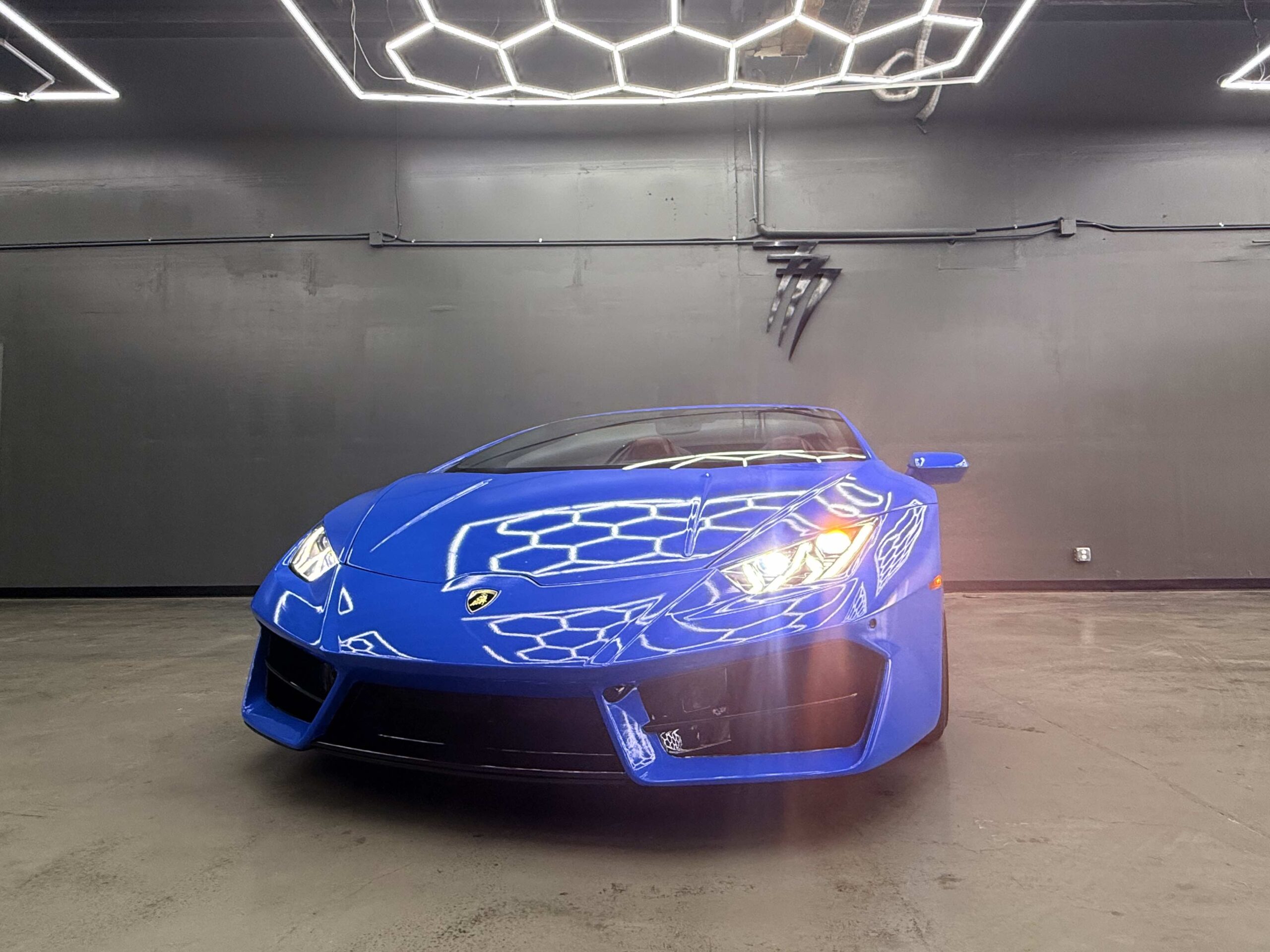 Blue Lamborghini Huracan Spyder Rental In Las Vegas