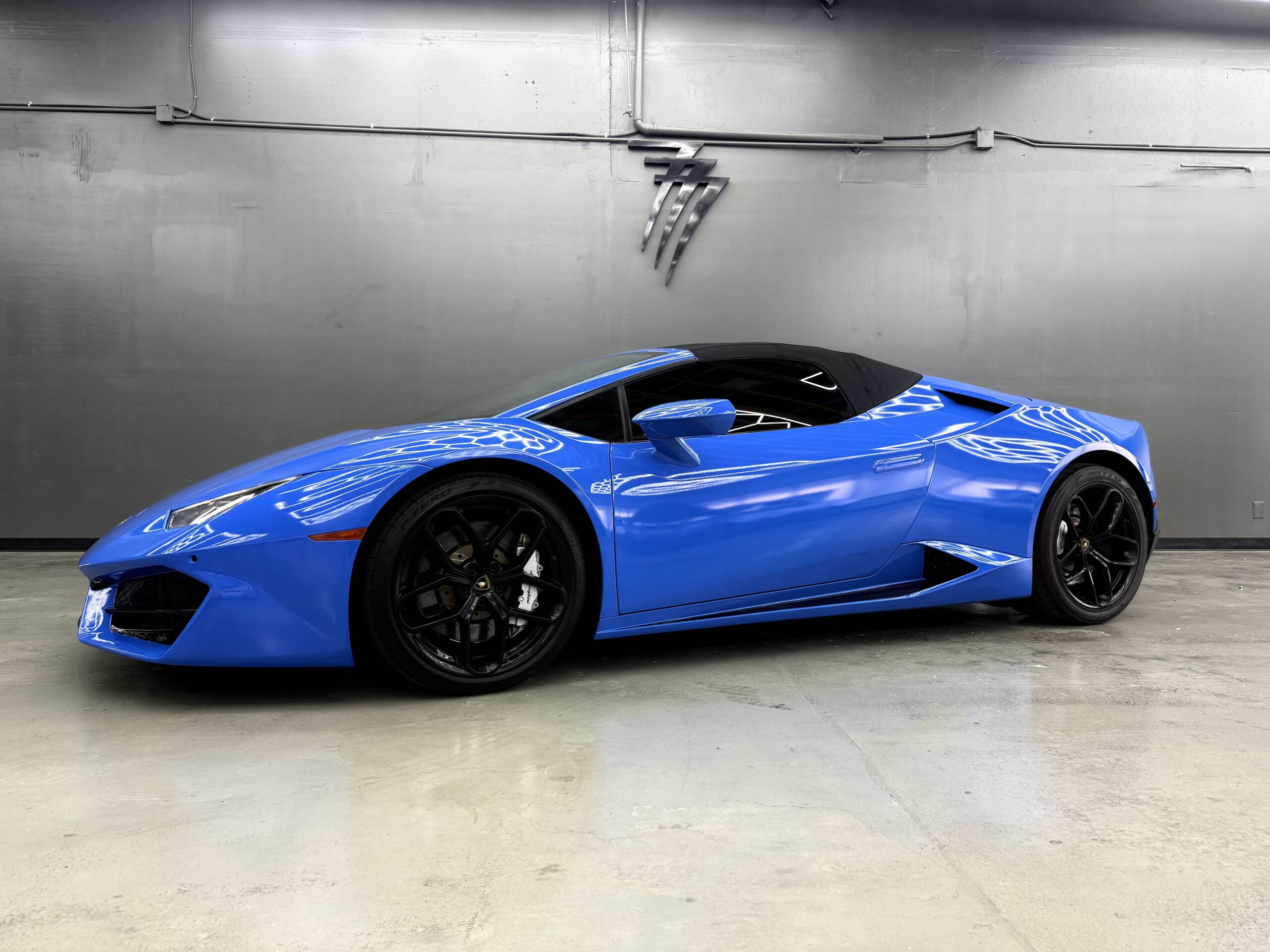 Blue Lamborghini Huracan Spyder Rental In Las Vegas