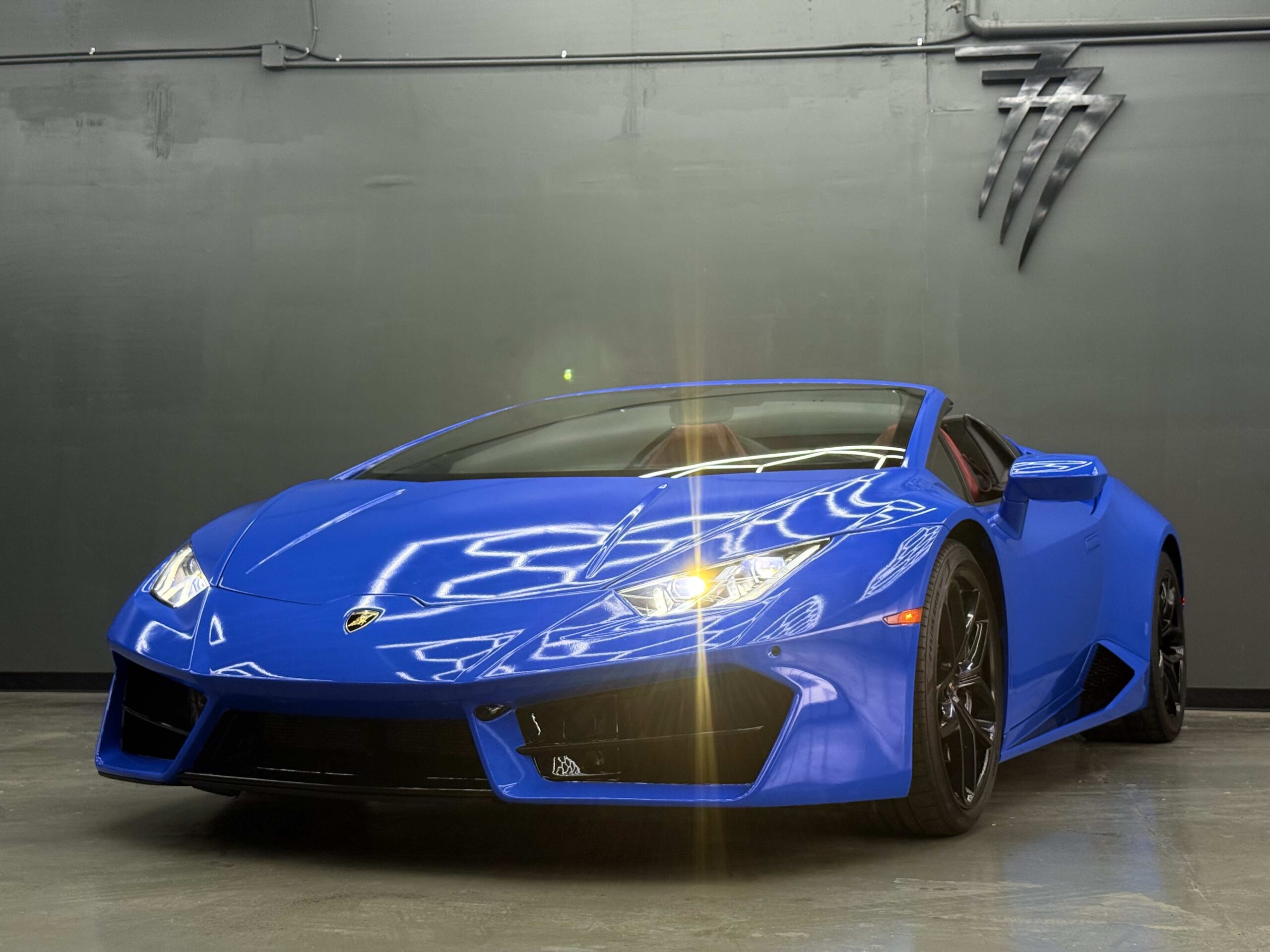 Blue Lamborghini Huracan Spyder Rental In Las Vegas