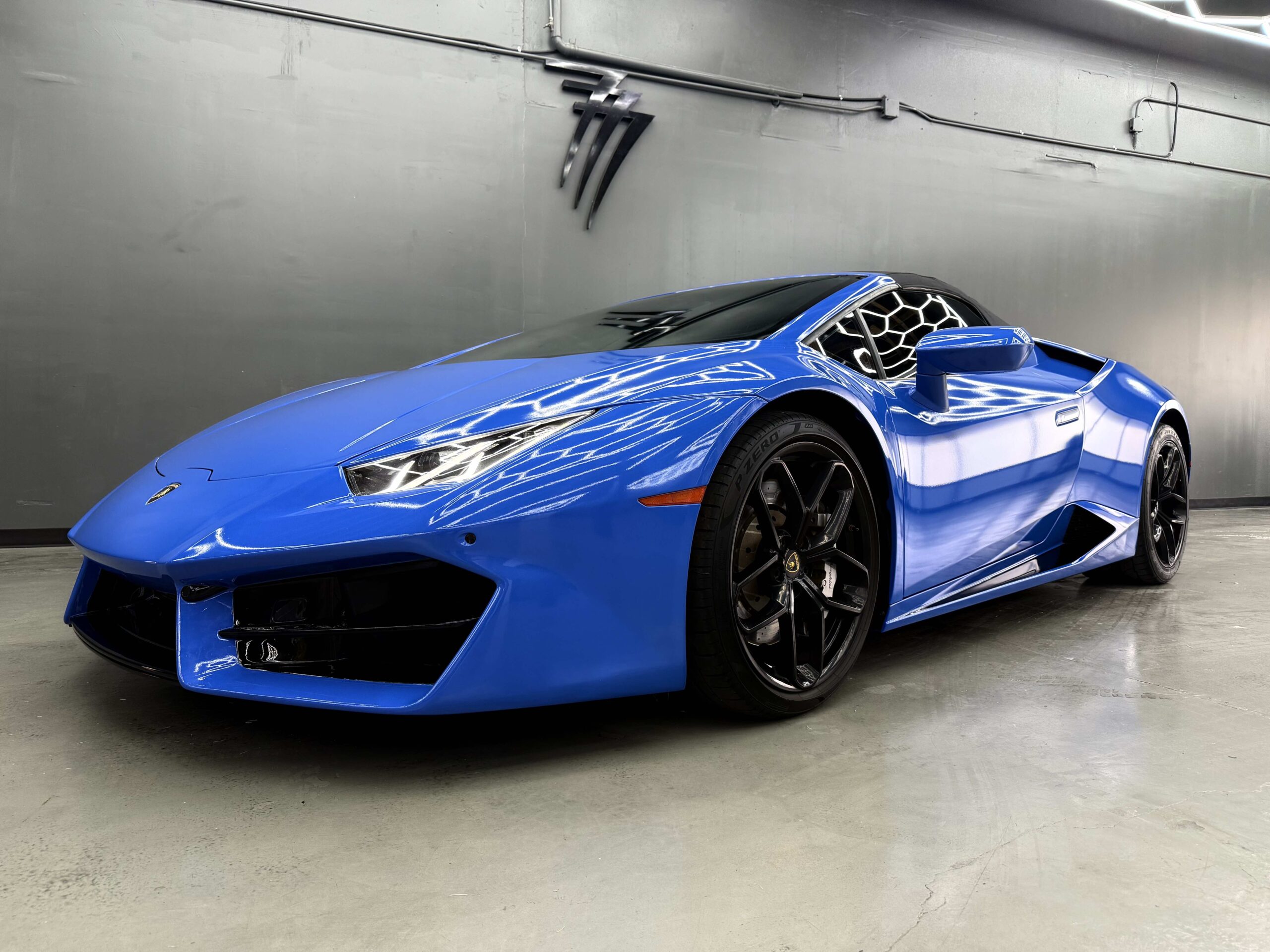 Blue Lamborghini Huracan Spyder Rental In Las Vegas