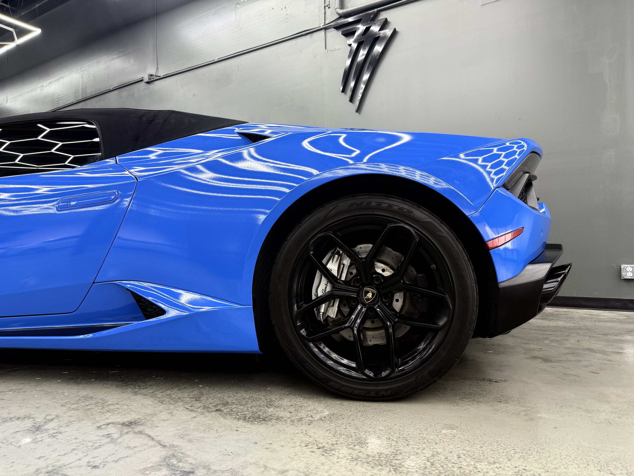 Blue Lamborghini Huracan Spyder Rental In Las Vegas
