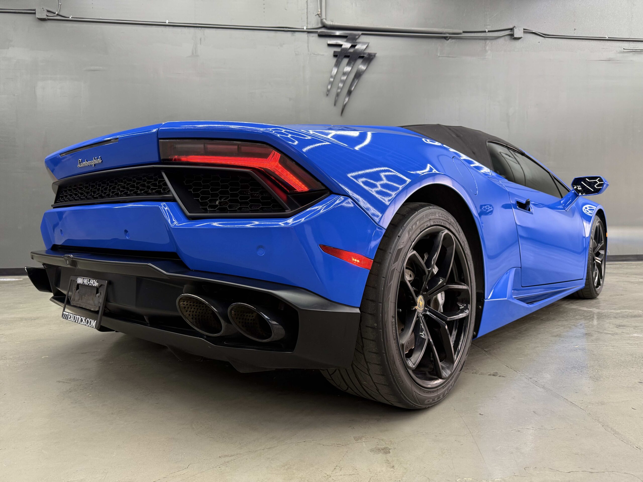 Blue Lamborghini Huracan Spyder Rental In Las Vegas
