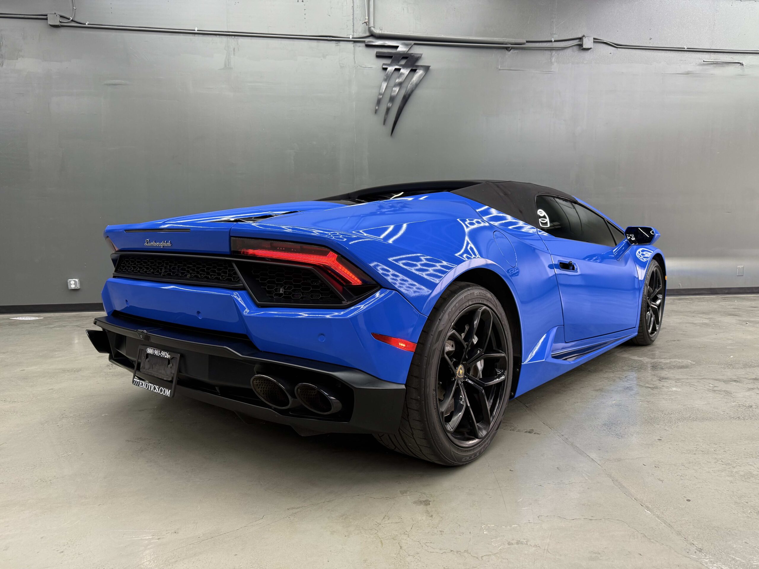 Blue Lamborghini Huracan Spyder Rental In Las Vegas