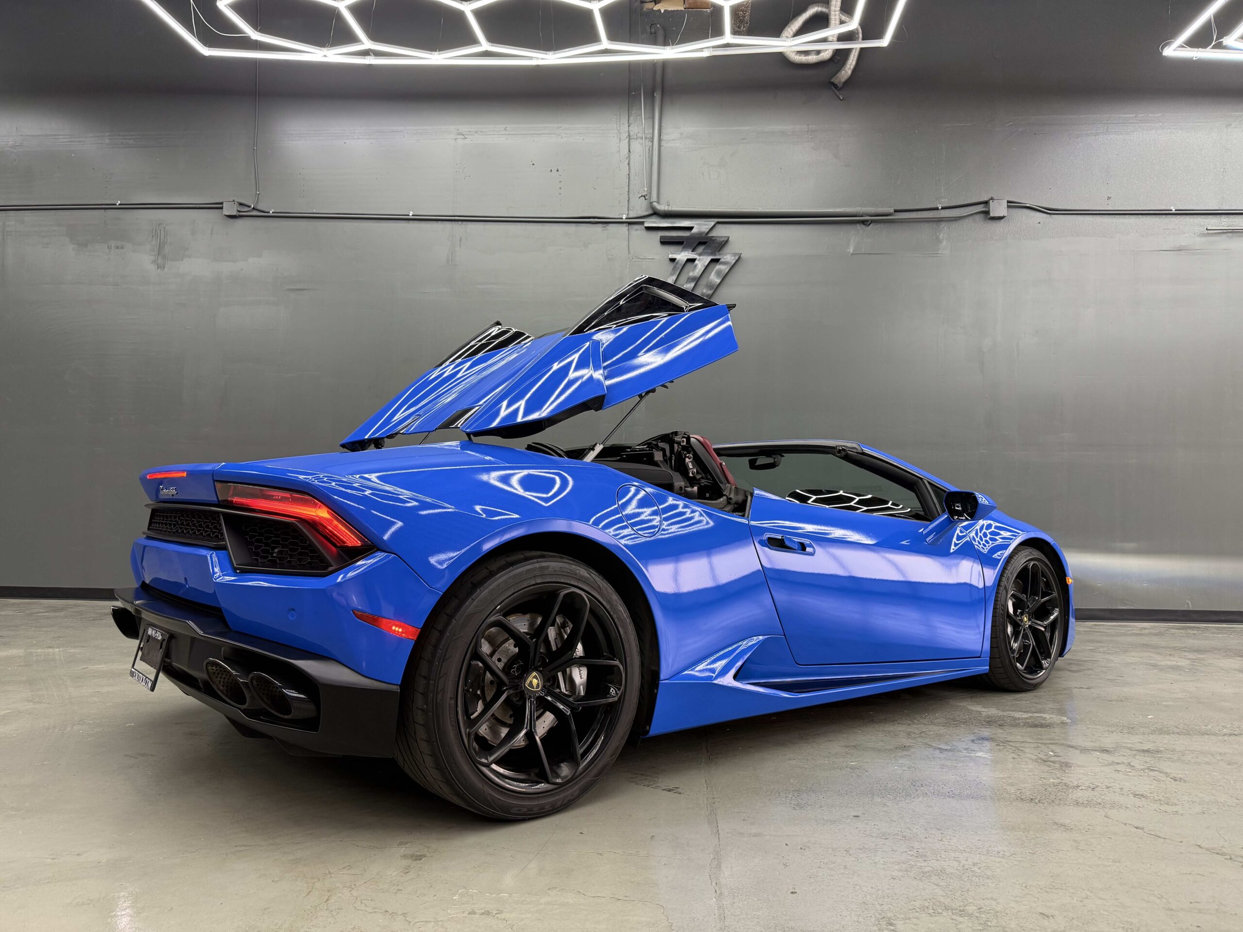 Blue Lamborghini Huracan Spyder Rental In Las Vegas