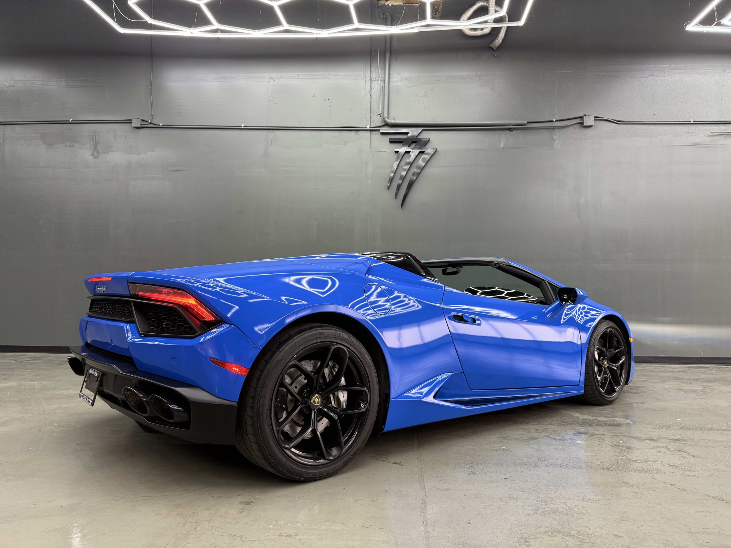Blue Lamborghini Huracan Spyder Rental In Las Vegas